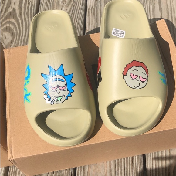 Yeezy slides - Picture 1 of 4
